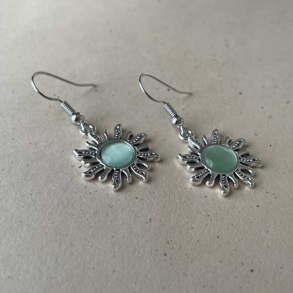 Silver and Green Sun Earrings - Picture 3 of 4